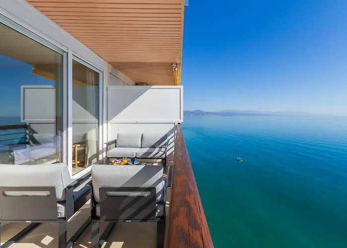 Santa Clara Modern & Exclusive Seafront Apartment